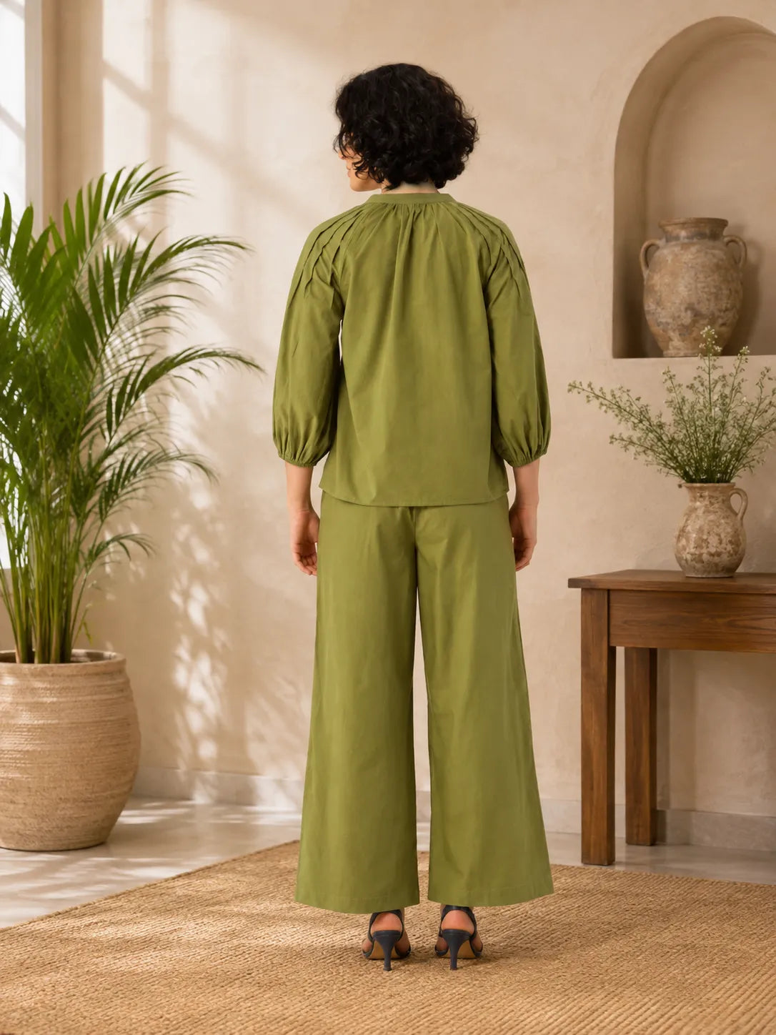 Women’s Beige Floral Embroidered Kurta Pant Set