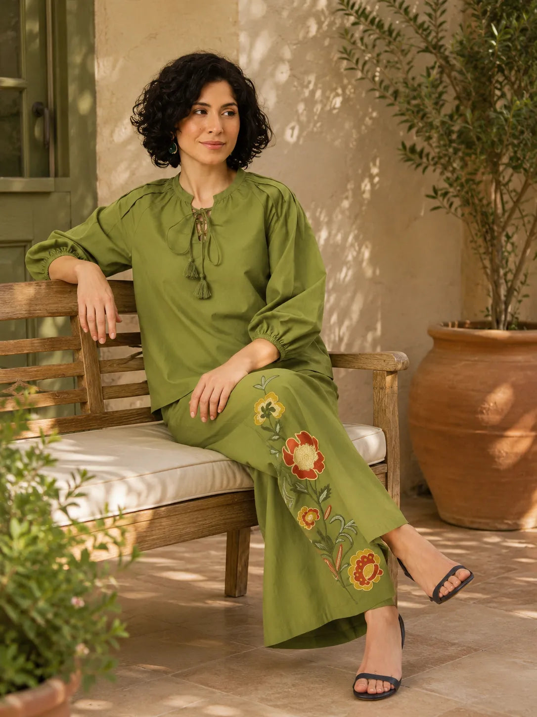Women’s Beige Floral Embroidered Kurta Pant Set