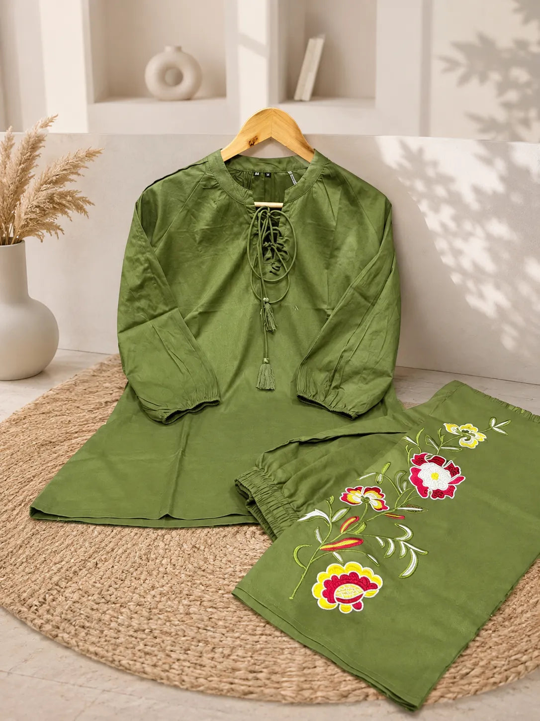 Women’s Beige Floral Embroidered Kurta Pant Set